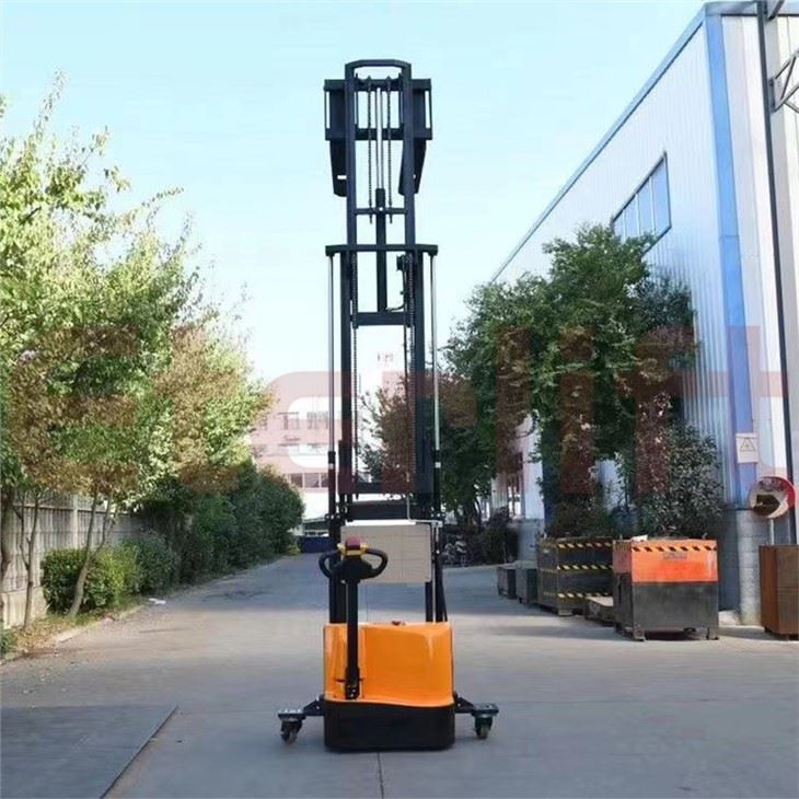 Straddle Stacker Forklift