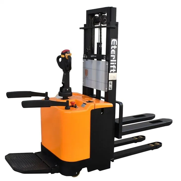 Standing On 1500kg Electric Pallet Stacker